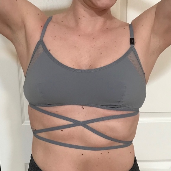 𝅺l Victoria’s Secret Gray strappy Bralette. NWT - Picture 1 of 4